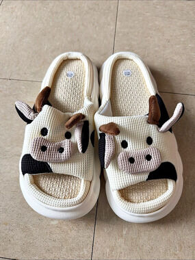 Cow Sandals Cream & Black EU 42.5–43.5 new (unisex)